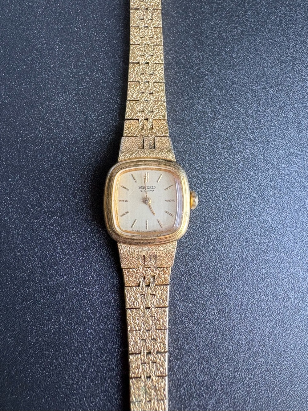 Seiko Women’s Vintage Dainty Gold-tone Textured Bracelet Watch with Square Dial - Picture 1 of 8